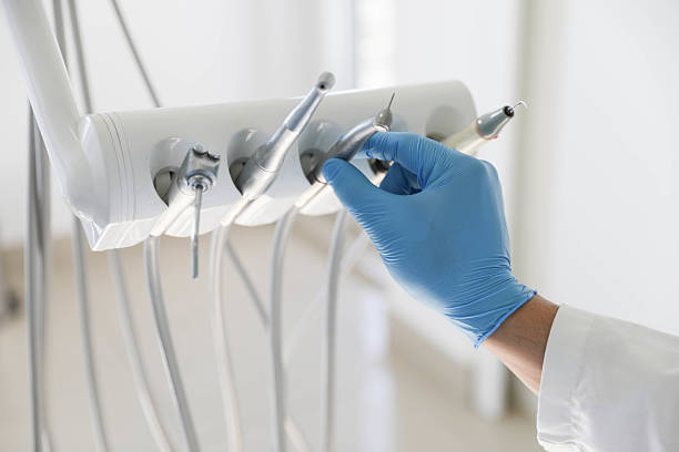 Professional Emergency Dentist technician working in Paramus, NJ
